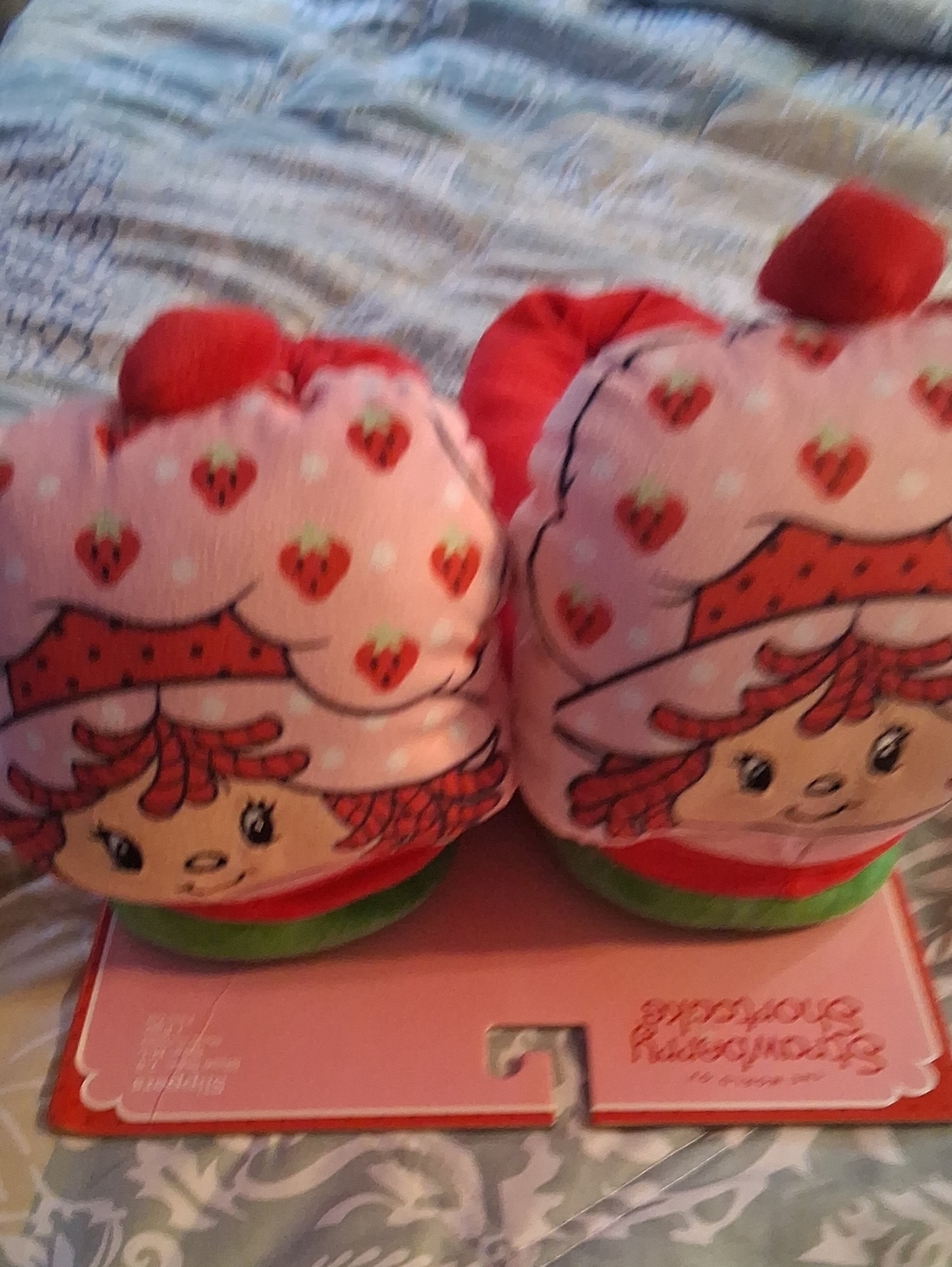 Strawberry-Themed Plush Slippers - Pink